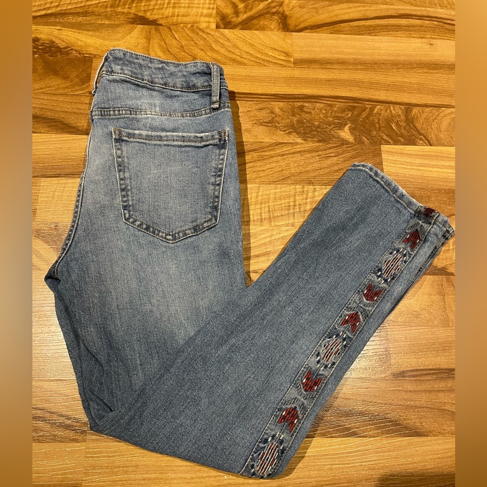 Sam Edelman High Rise Slim Straight Jean Distressed Denim Size 26 Embroidered